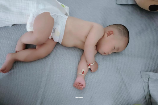 太康宝宝拍嗝的正确方法 太康宝宝拍嗝的正确方法